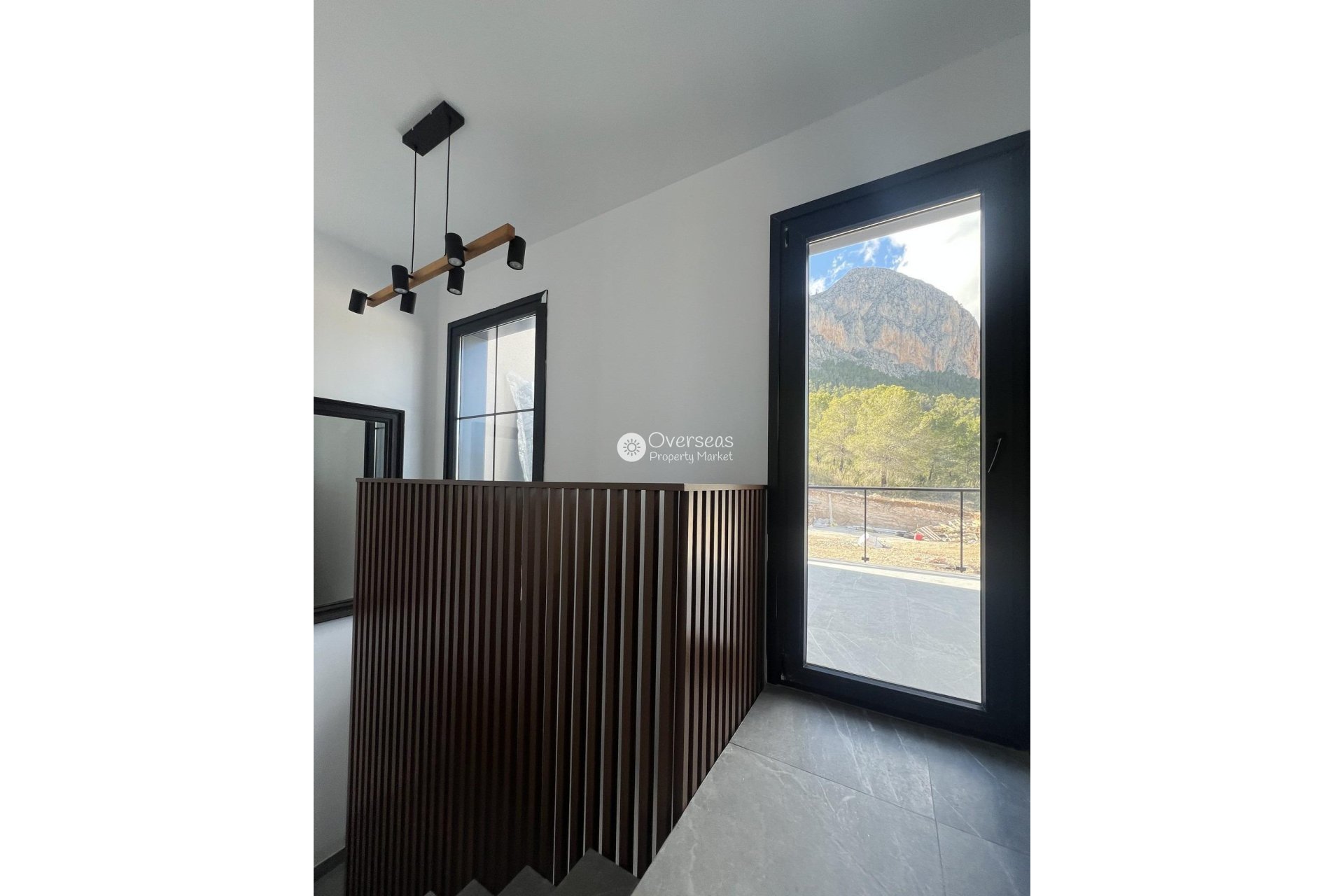 Neue Gebäude - Semidetached -
Polop