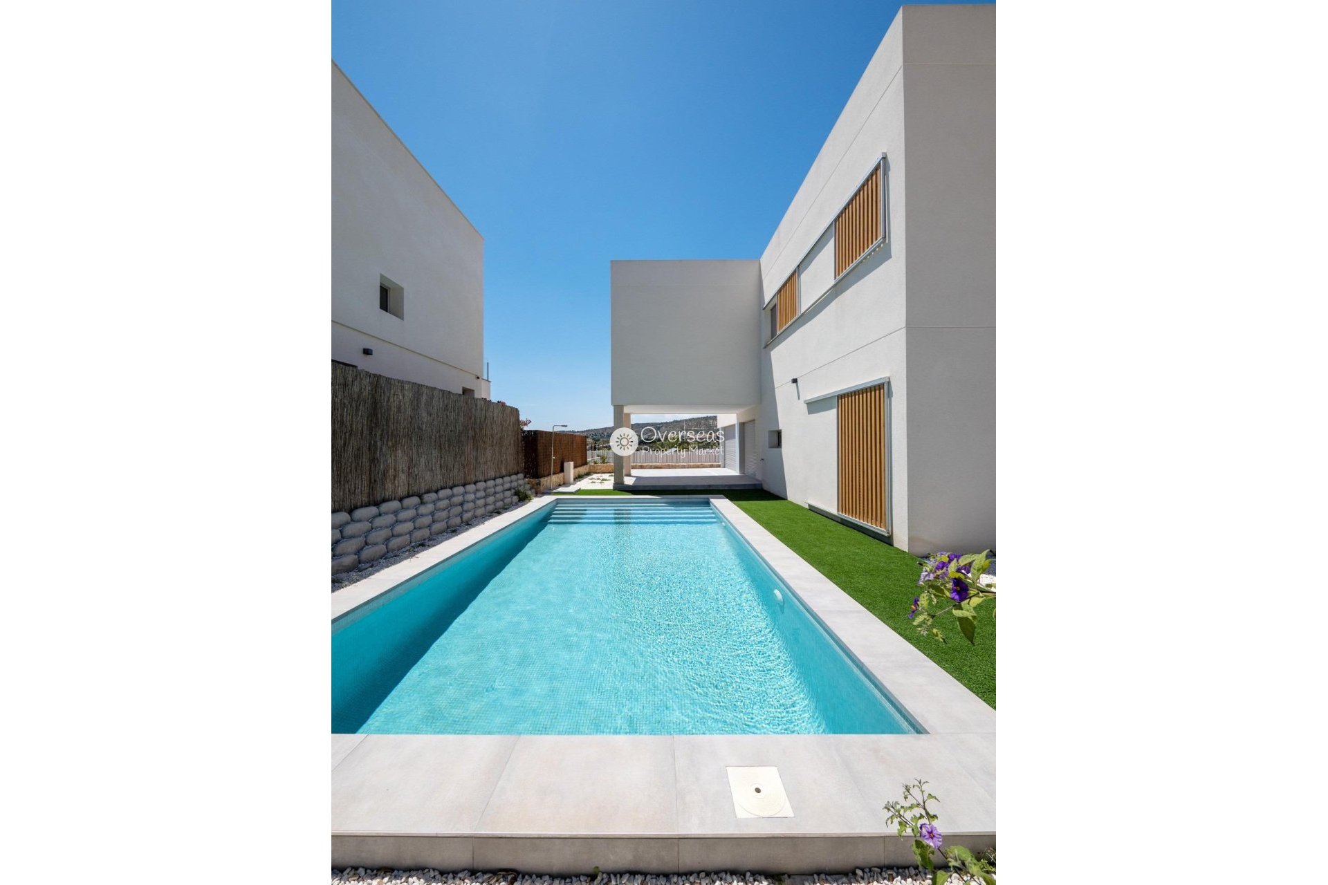 Neue Gebäude - Villa -
Algorfa