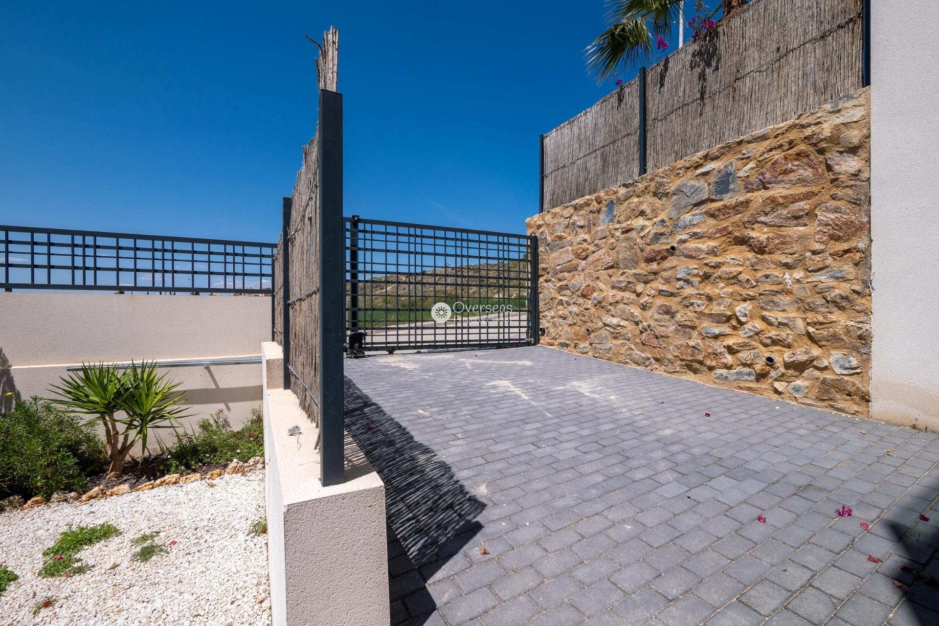 Neue Gebäude - Villa -
Algorfa