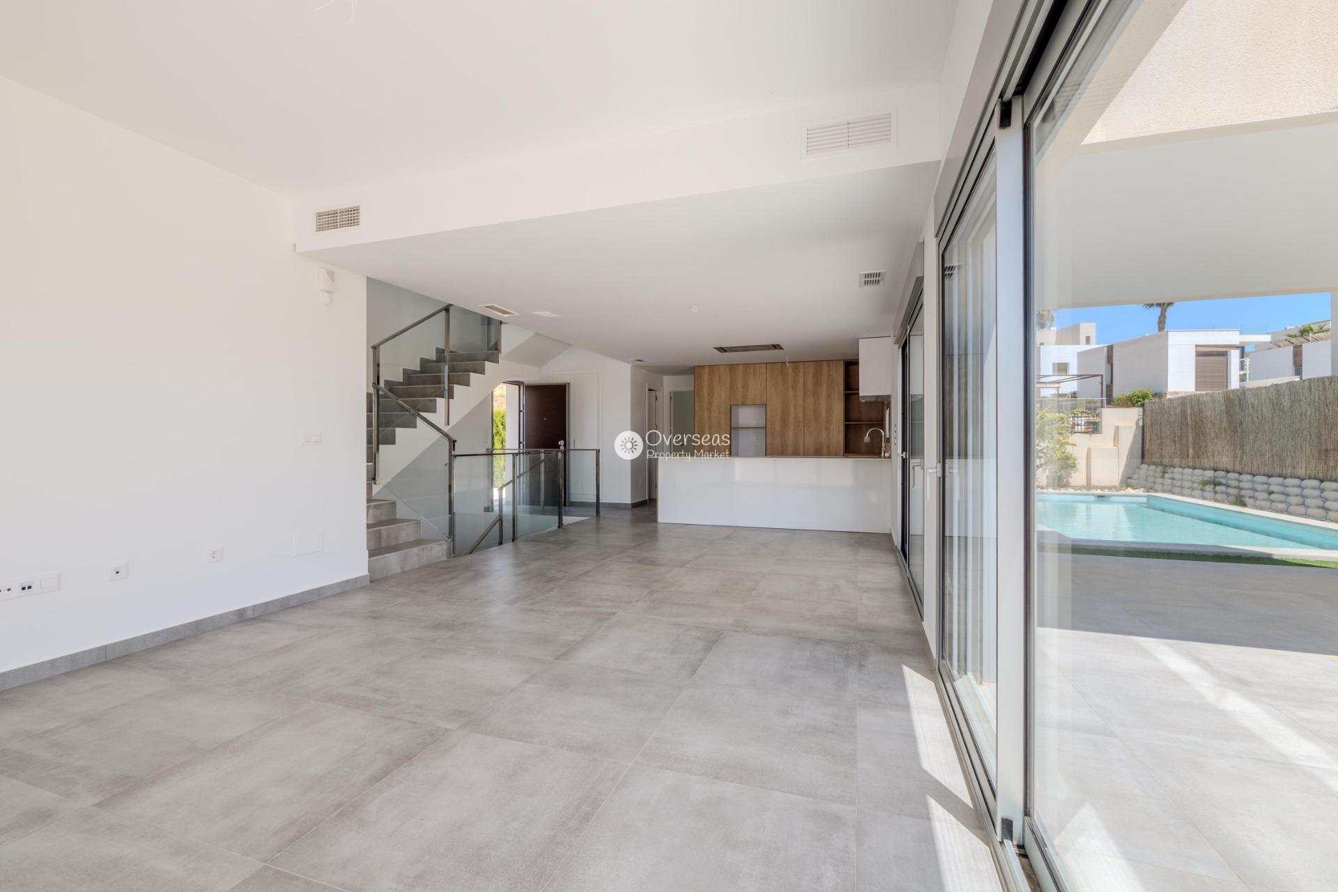 Neue Gebäude - Villa -
Algorfa