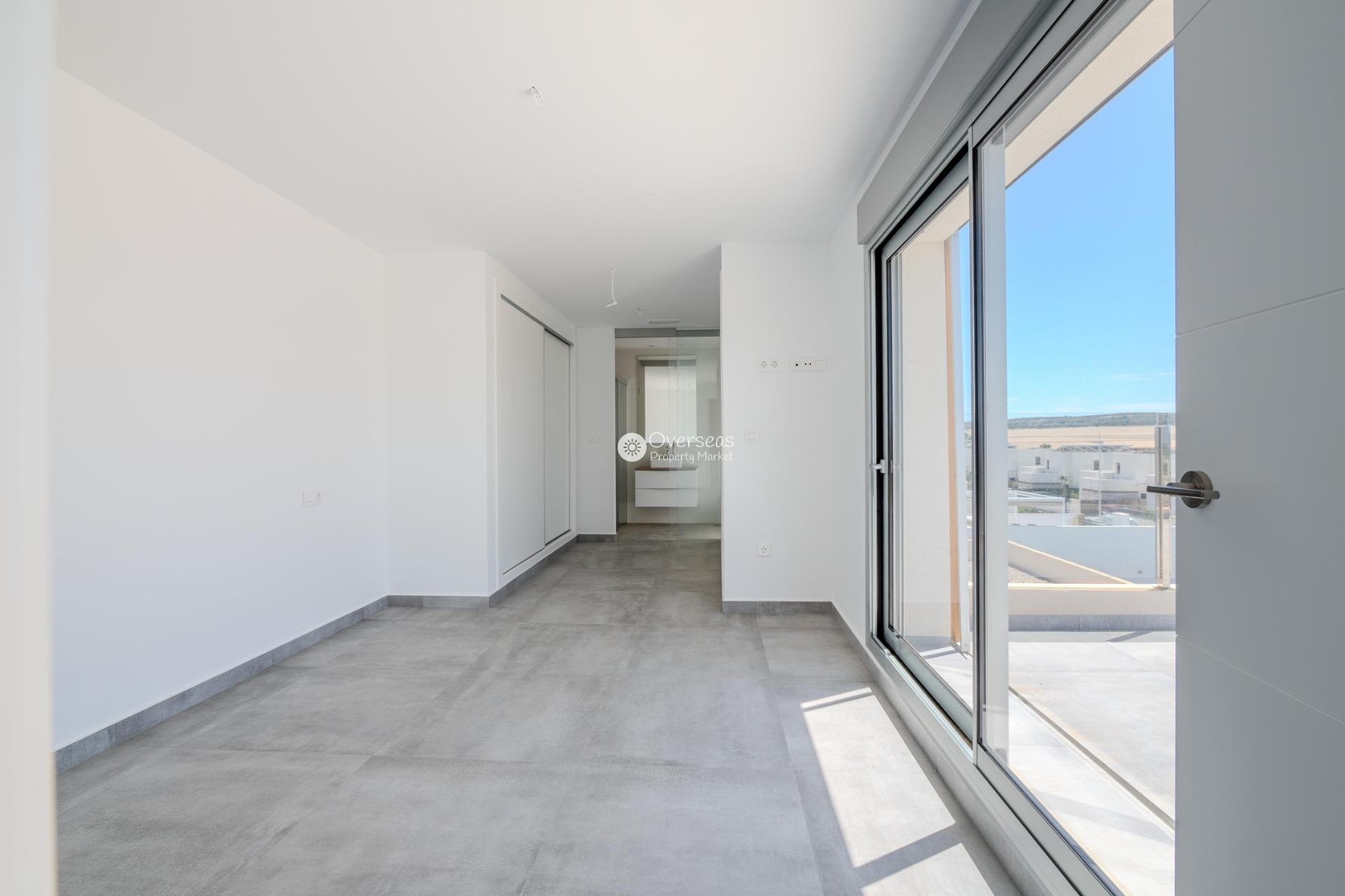 Neue Gebäude - Villa -
Algorfa