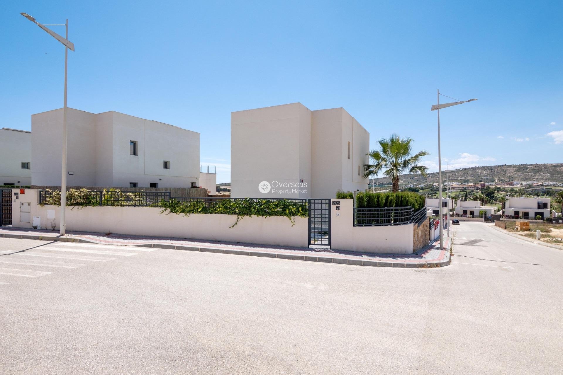 Neue Gebäude - Villa -
Algorfa
