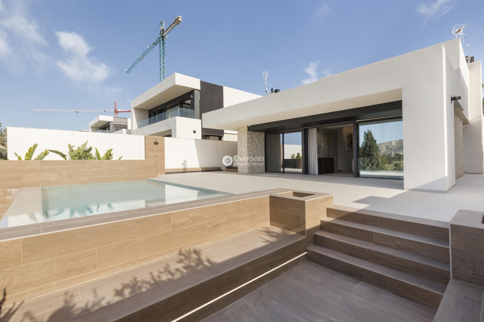 Neue Gebäude - Villa -
Algorfa