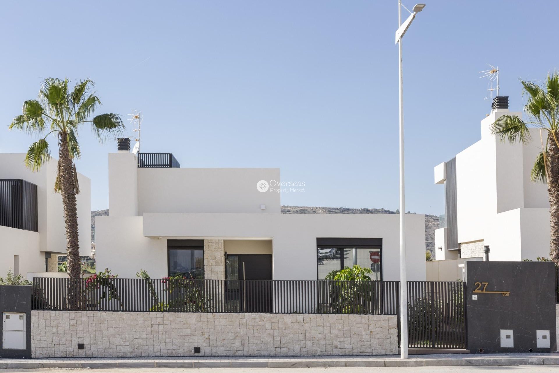 Neue Gebäude - Villa -
Algorfa