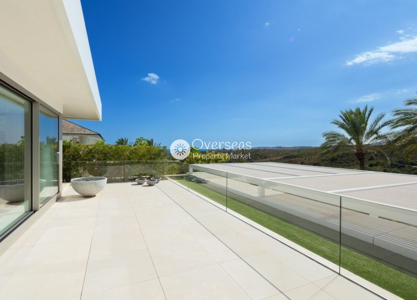 Neue Gebäude - Villa -
Casares - Pedregales