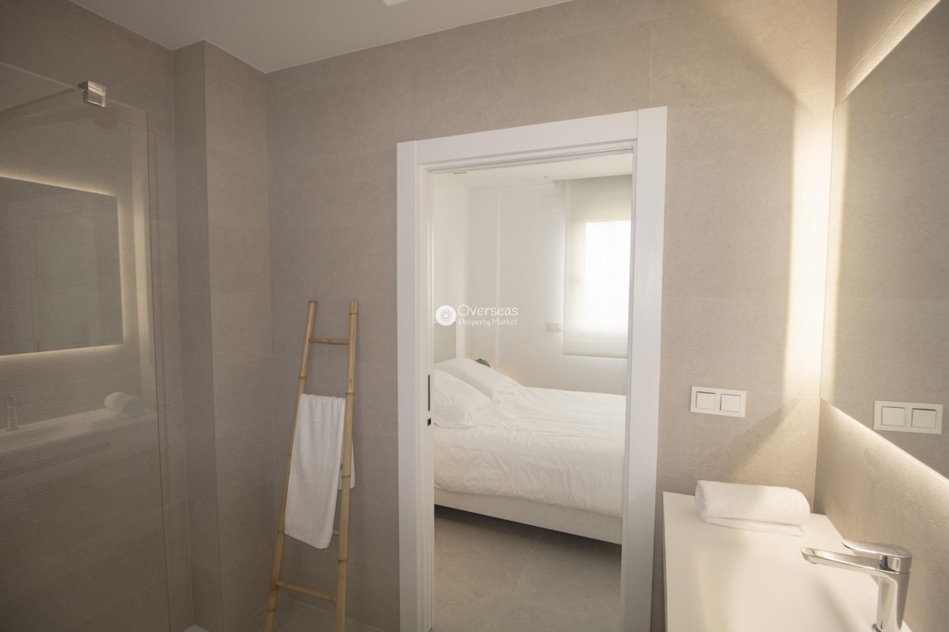 Neue Gebäude - Villa -
Finestrat