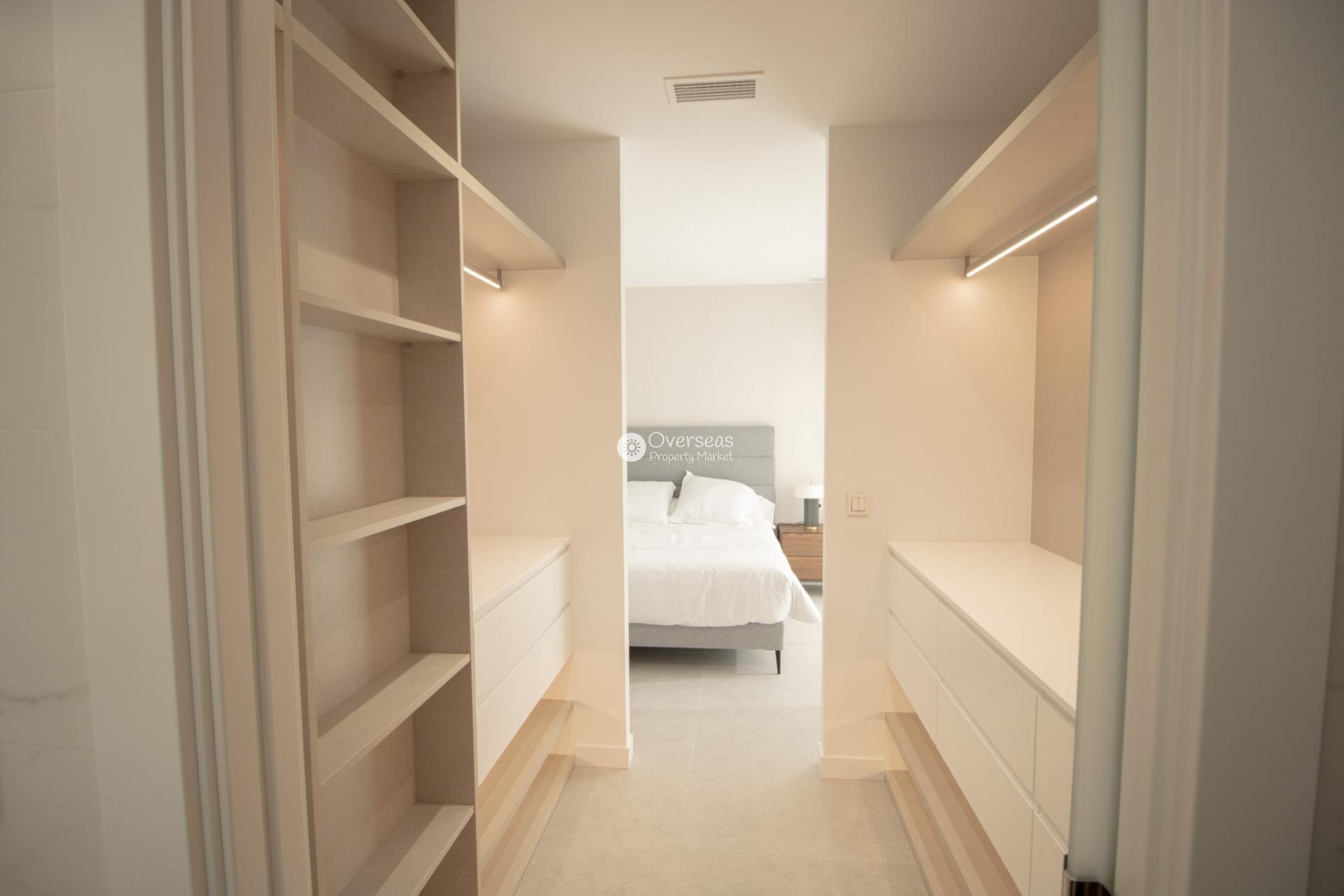 Neue Gebäude - Villa -
Finestrat