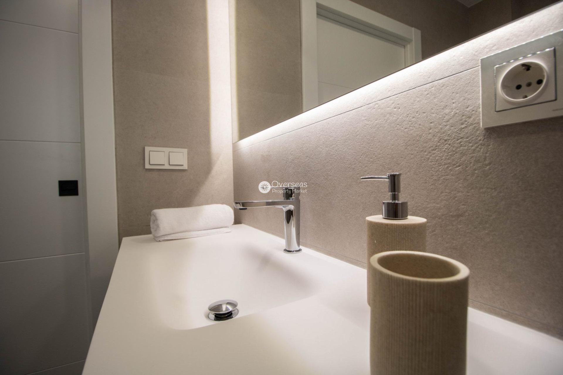 Neue Gebäude - Villa -
Finestrat