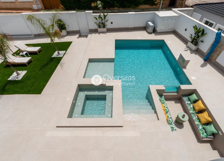 Neue Gebäude - Villa -
Orihuela Costa