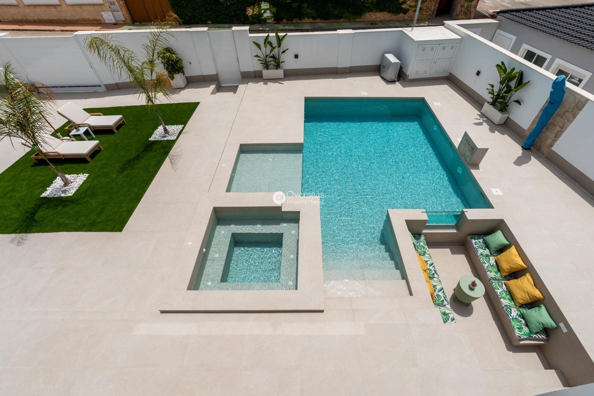 Neue Gebäude - Villa -
Orihuela Costa