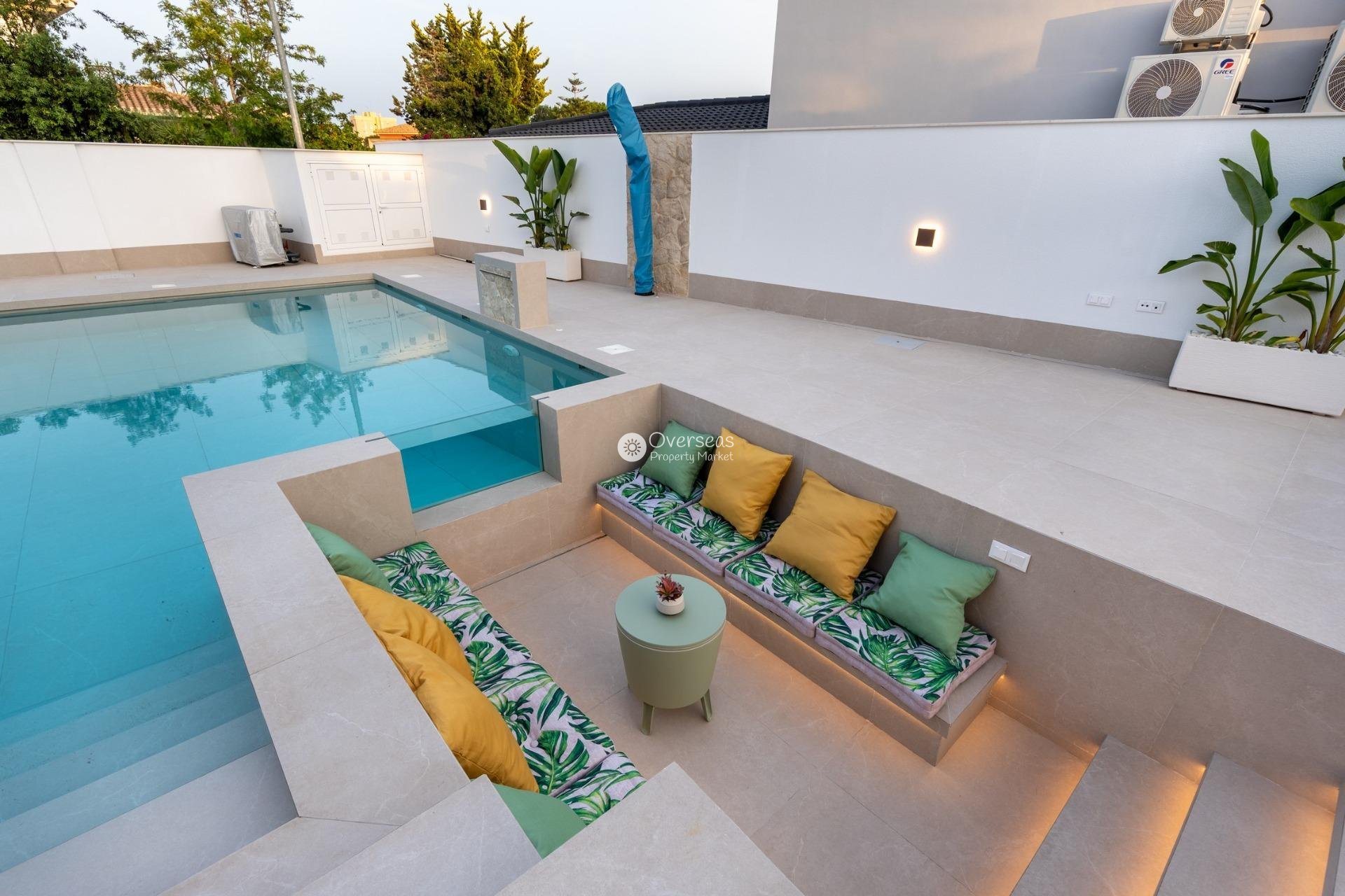 Neue Gebäude - Villa -
Orihuela Costa