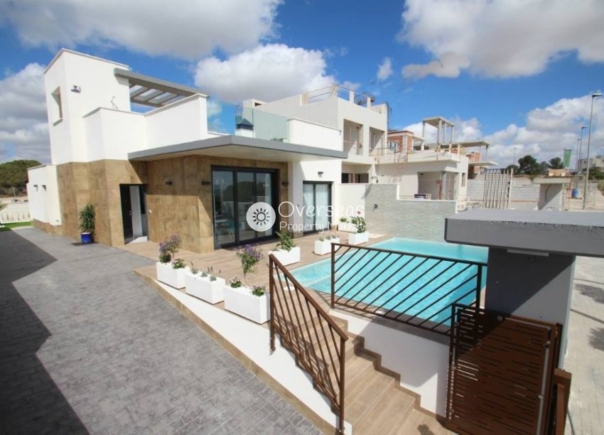 Neue Gebäude - Villa -
San Miguel de Salinas - Cerro Del Sol