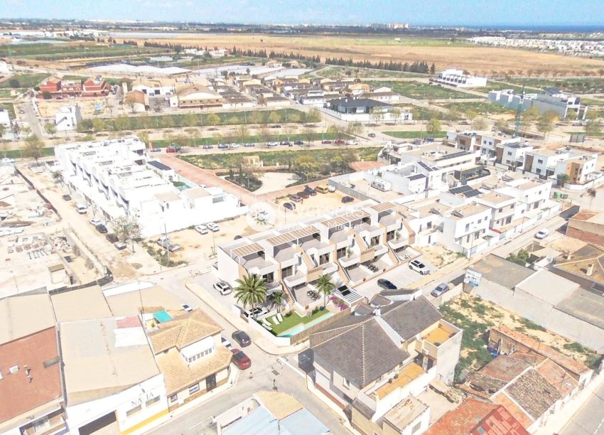 Nowy budynek - Bungalow -
Pilar de la Horadada - pueblo