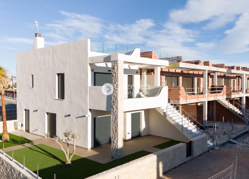 Nowy budynek - Bungalow -
Pilar de la Horadada - pueblo