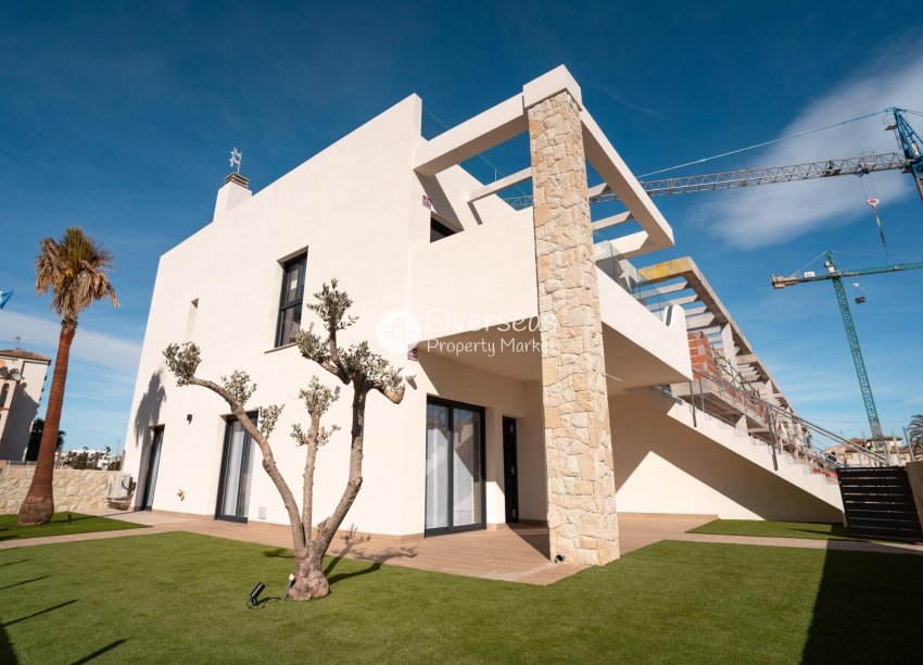 Nowy budynek - Bungalow -
Pilar de la Horadada - pueblo