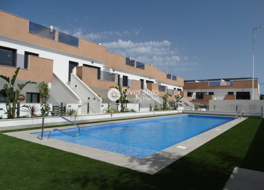 Nowy budynek - Bungalow -
Pilar de la Horadada - pueblo