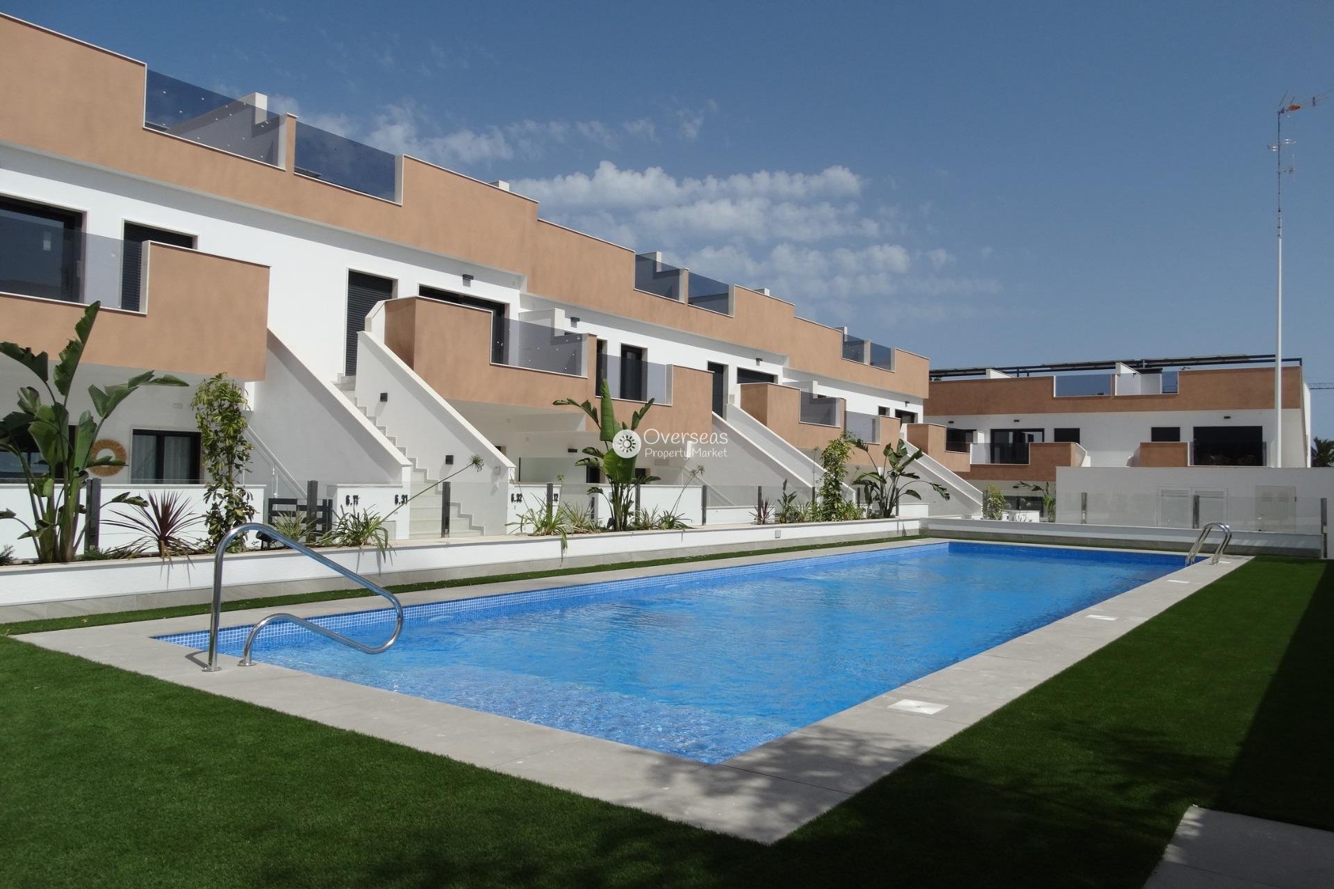 Nowy budynek - Bungalow -
Pilar de la Horadada - pueblo
