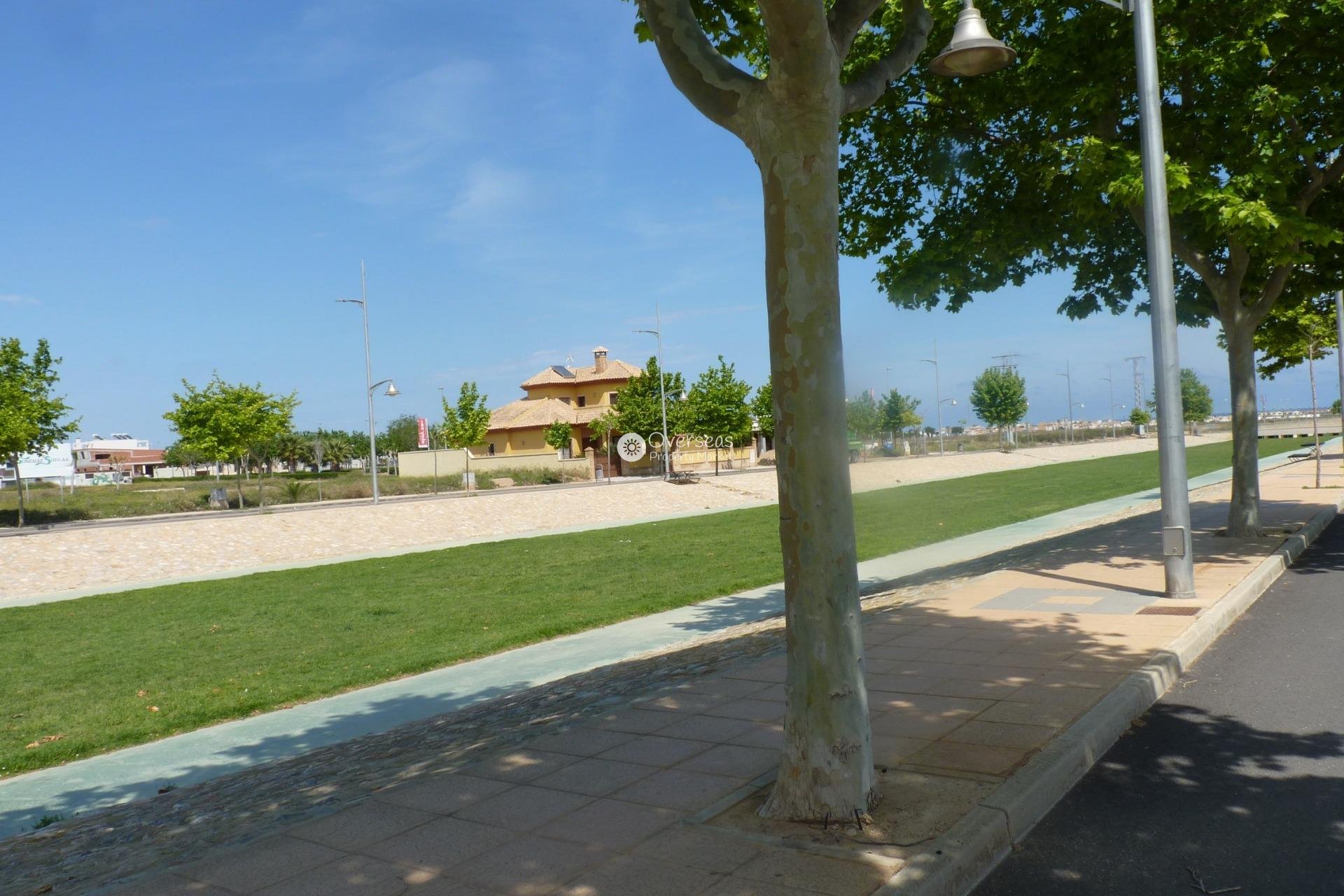 Nowy budynek - Bungalow -
Pilar de la Horadada - pueblo