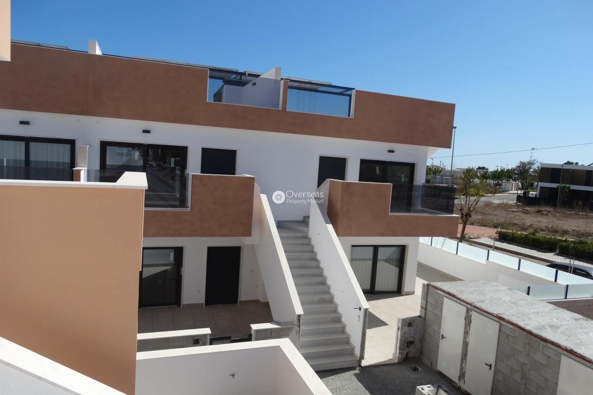 Nowy budynek - Bungalow -
Pilar de la Horadada - pueblo