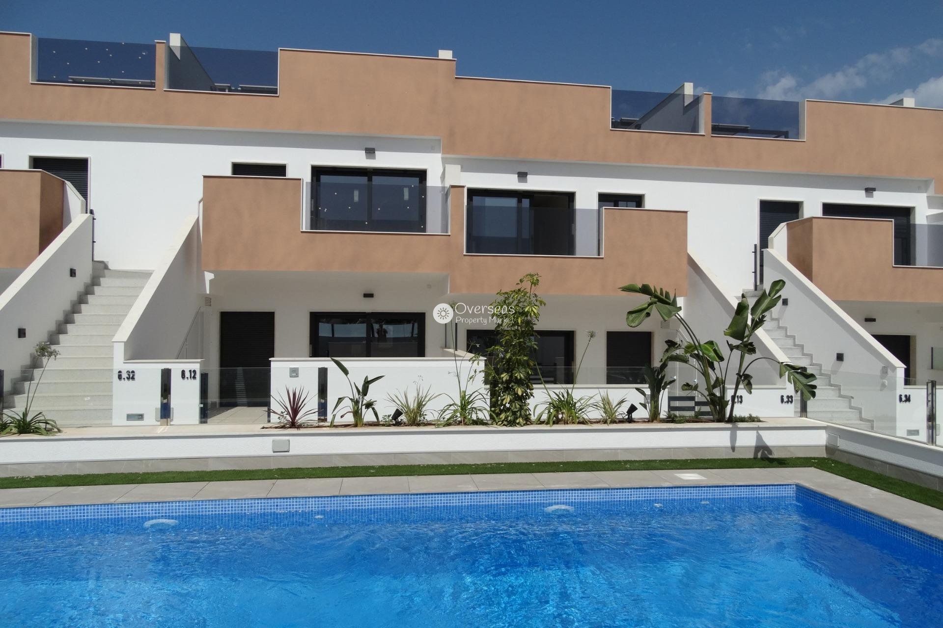 Nowy budynek - Bungalow -
Pilar de la Horadada - pueblo