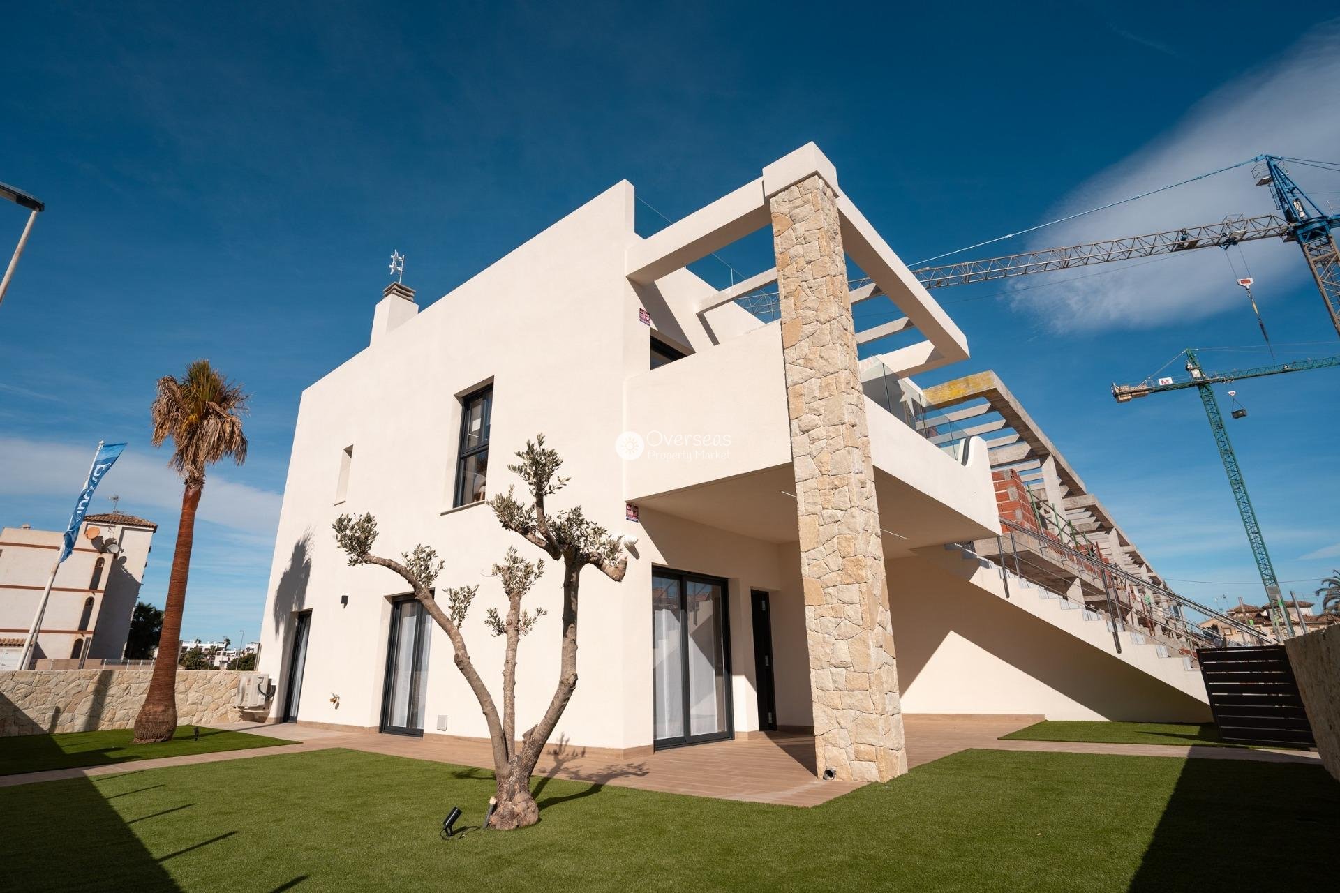Nowy budynek - Bungalow -
Pilar de la Horadada - pueblo