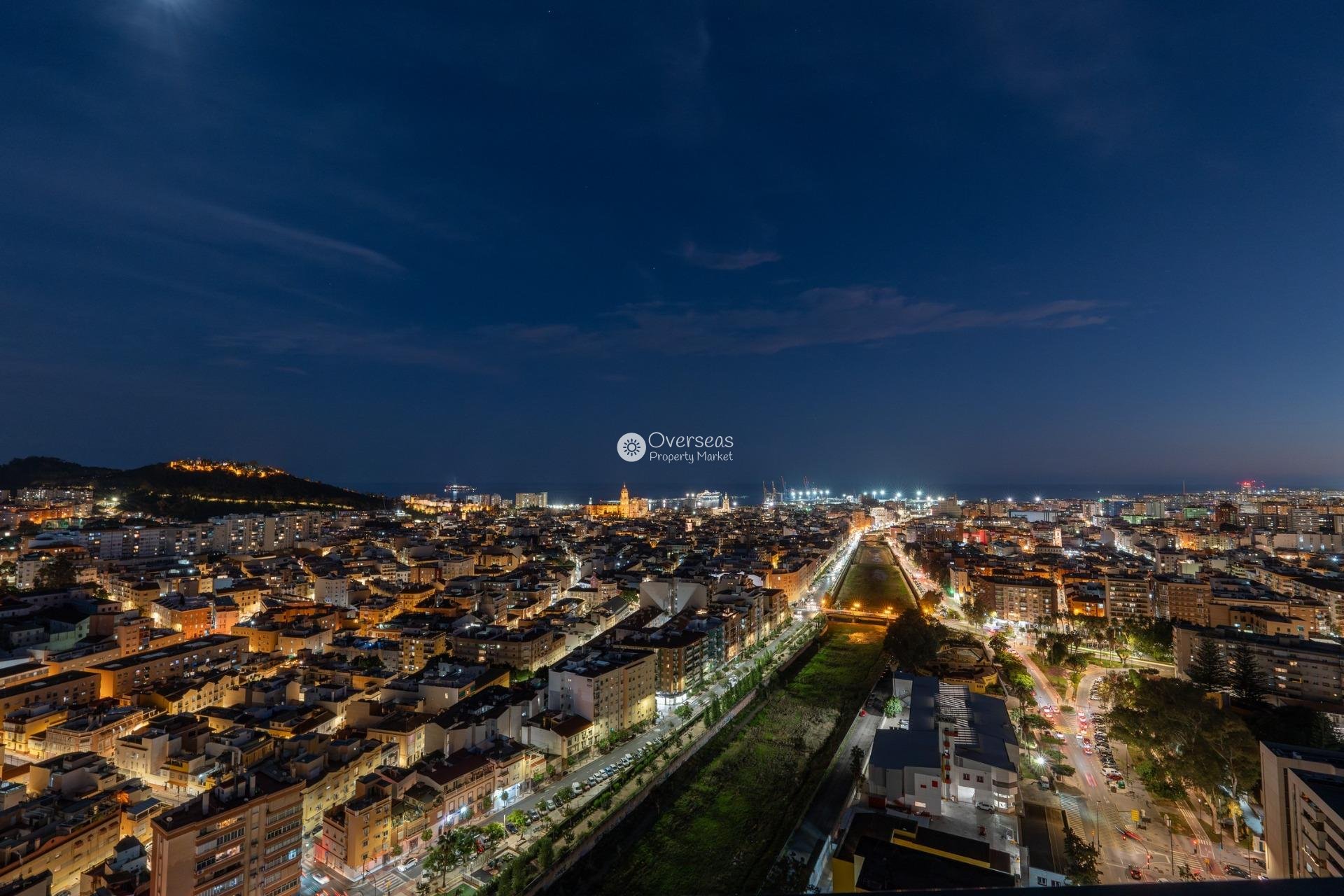 Nowy budynek - Daszek -
Málaga