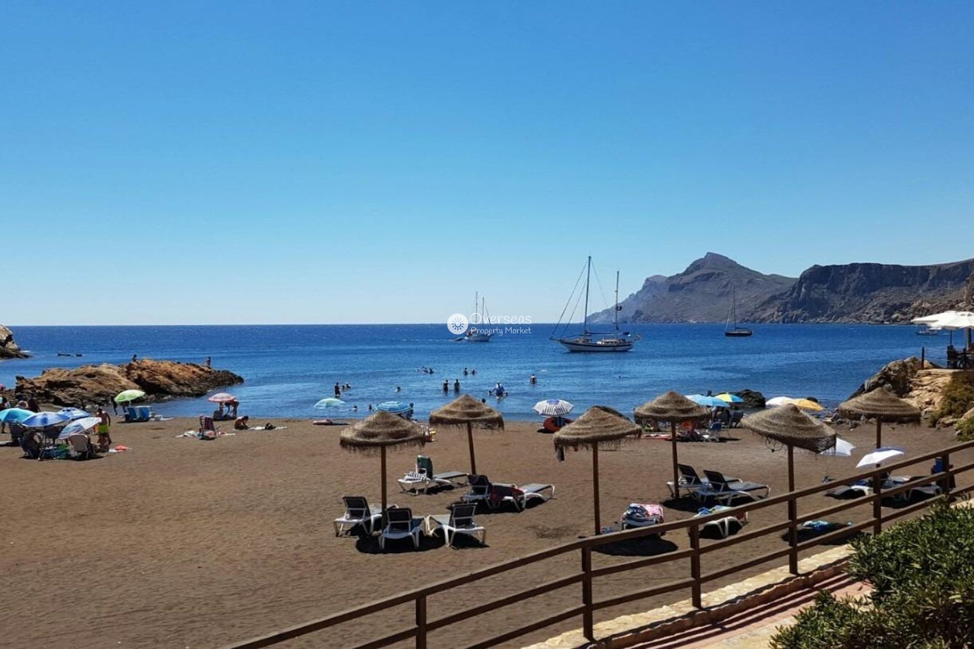 Nowy budynek - Kamienica -
La Union