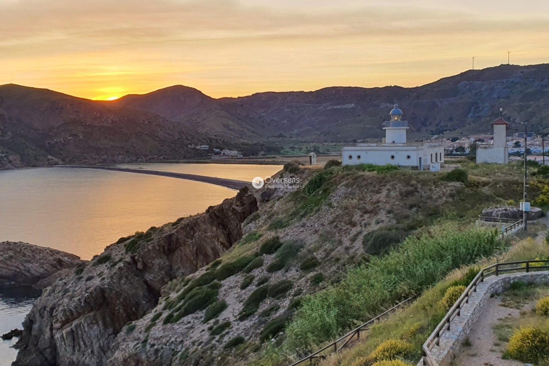 Nowy budynek - Kamienica -
La Union