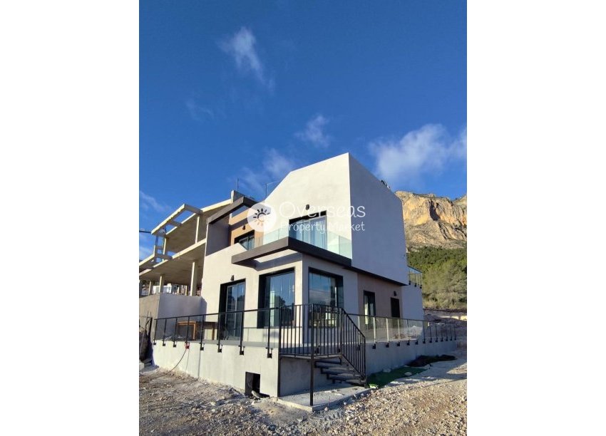 Nowy budynek - Kamienica -
Polop