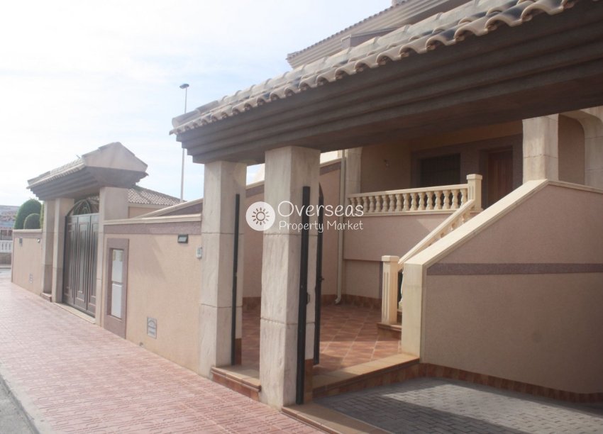 Nowy budynek - Kamienica -
Torrevieja - Los Altos