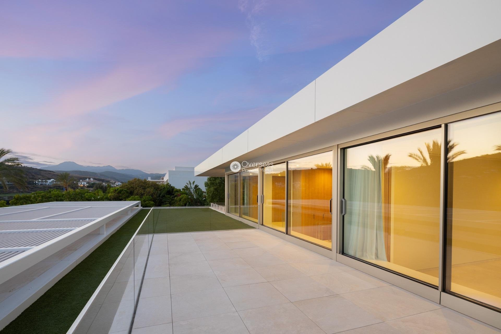 Nowy budynek - Villa -
Casares - Pedregales
