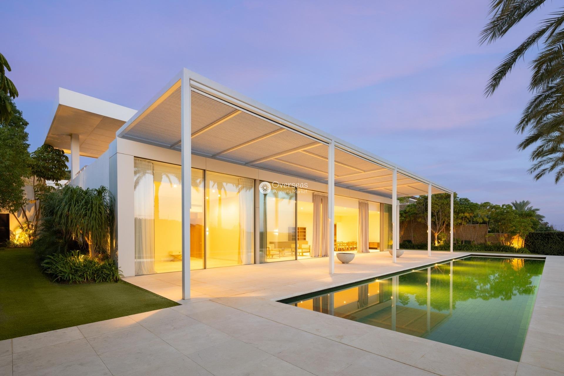 Nowy budynek - Villa -
Casares - Pedregales