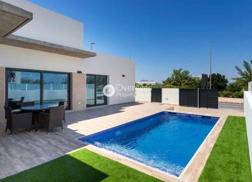 Nowy budynek - Villa -
Daya Nueva