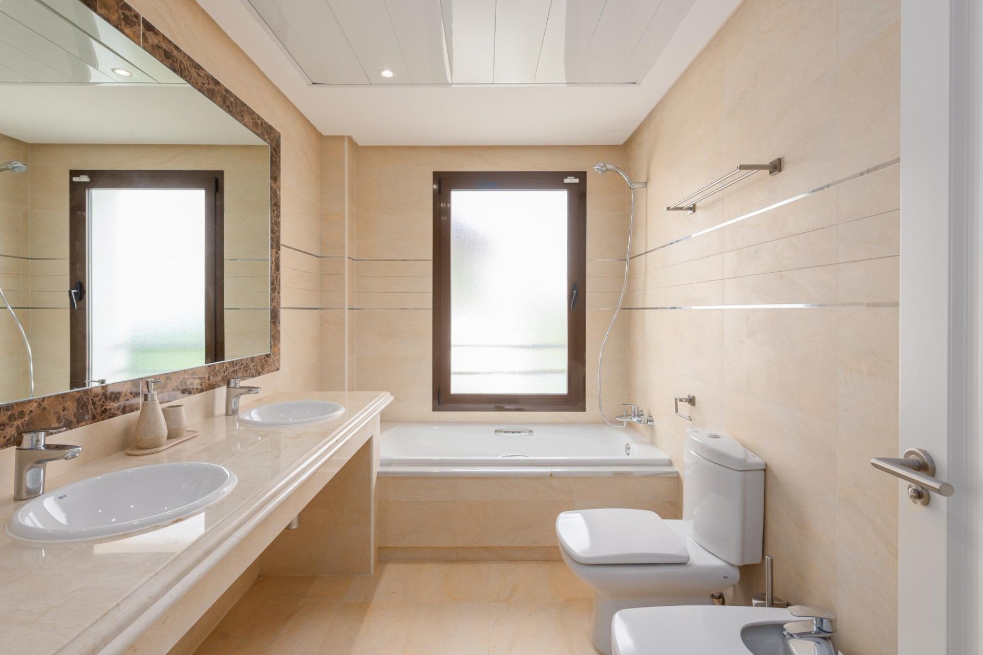 Nowy budynek - Villa -
Estepona