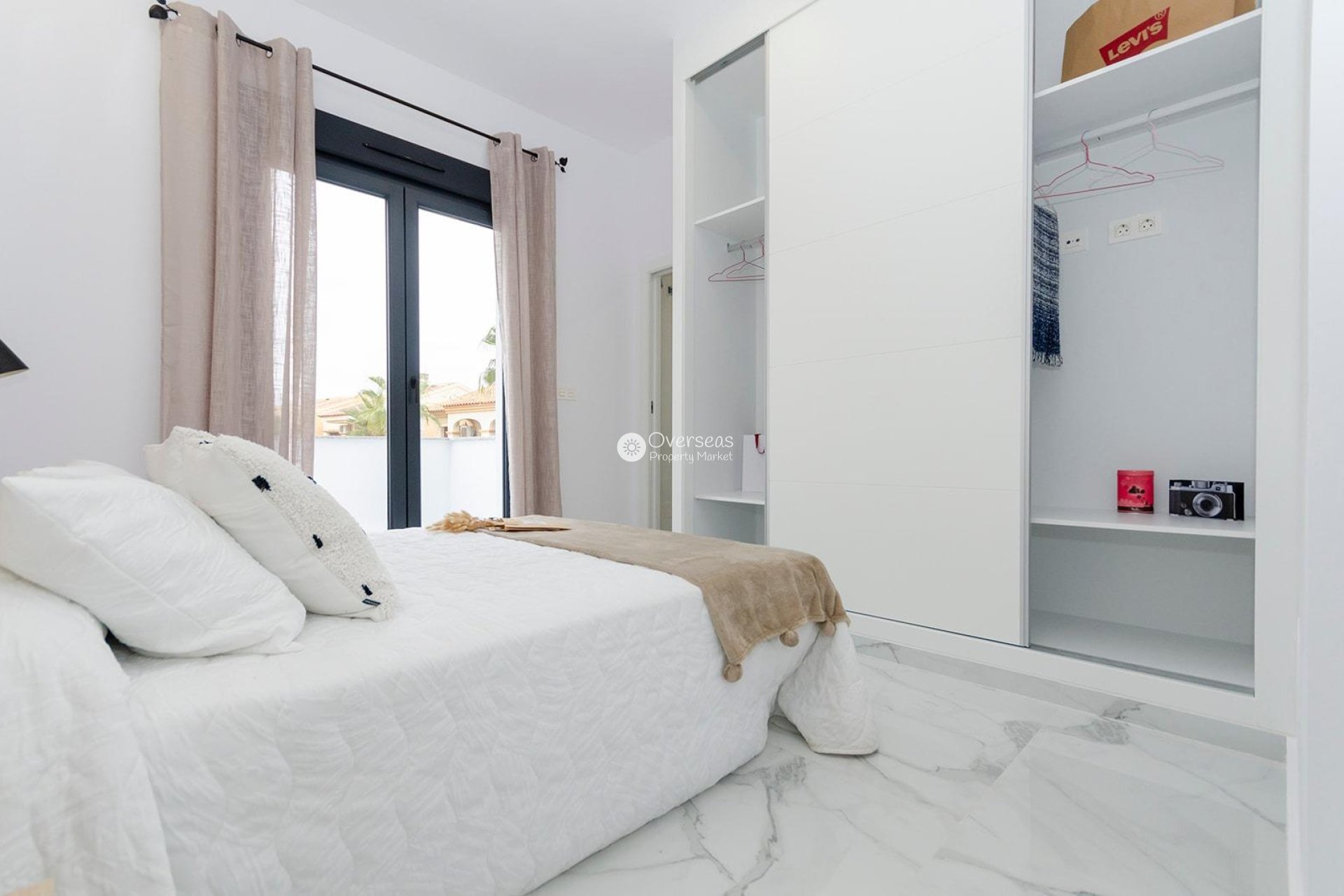 Nowy budynek - Villa -
Torrevieja - Torretas