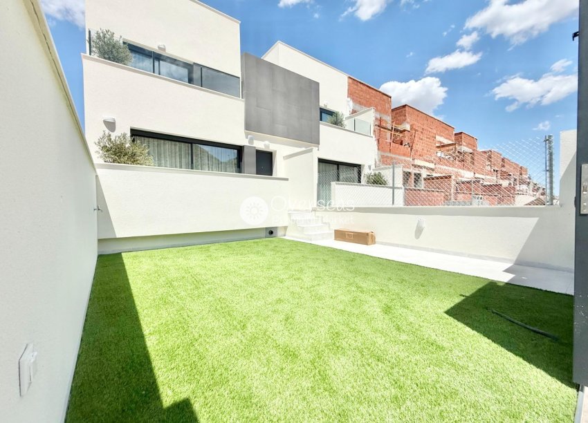 Obra nueva - Adosado -
Cox