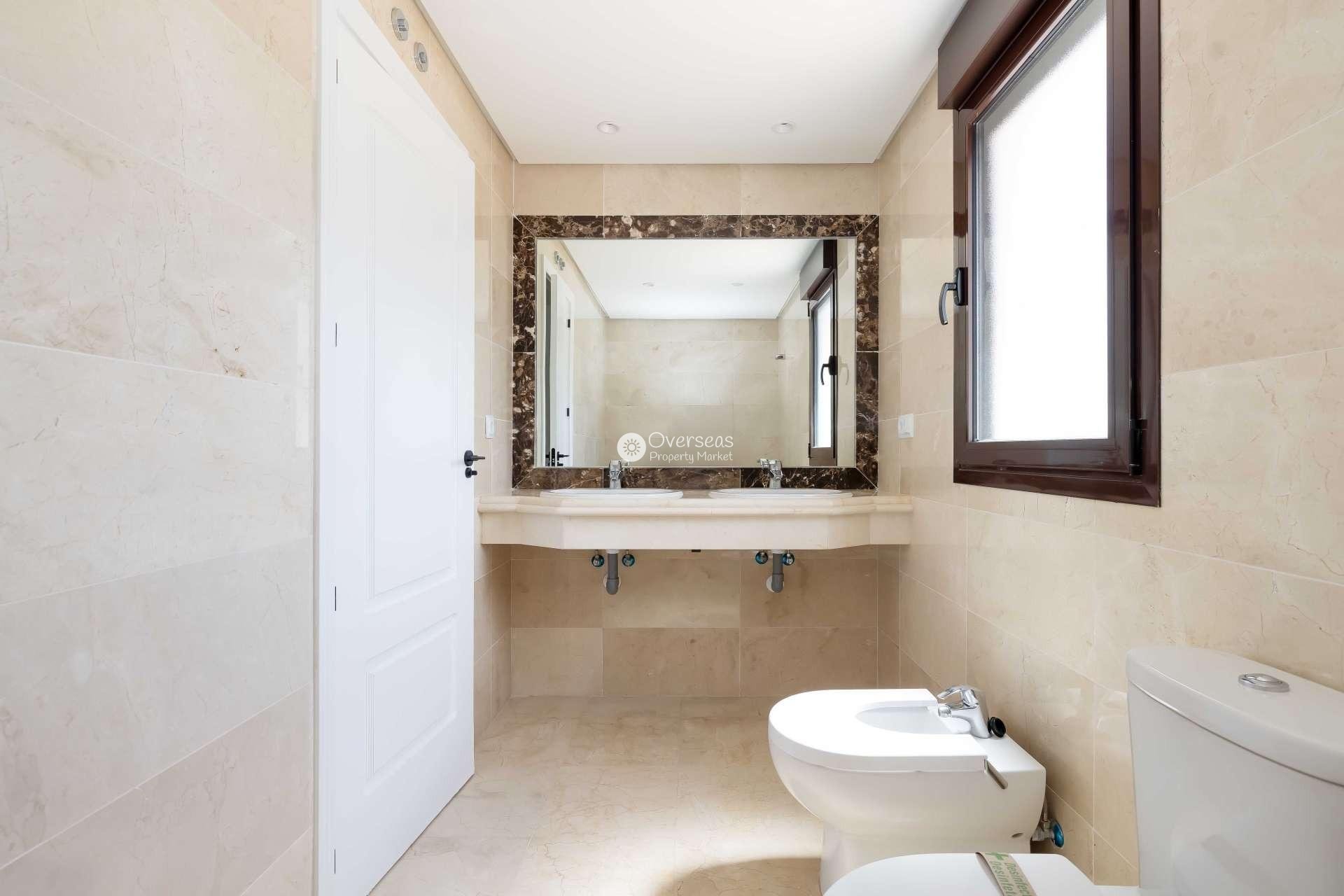 Obra nueva - Adosado -
Estepona