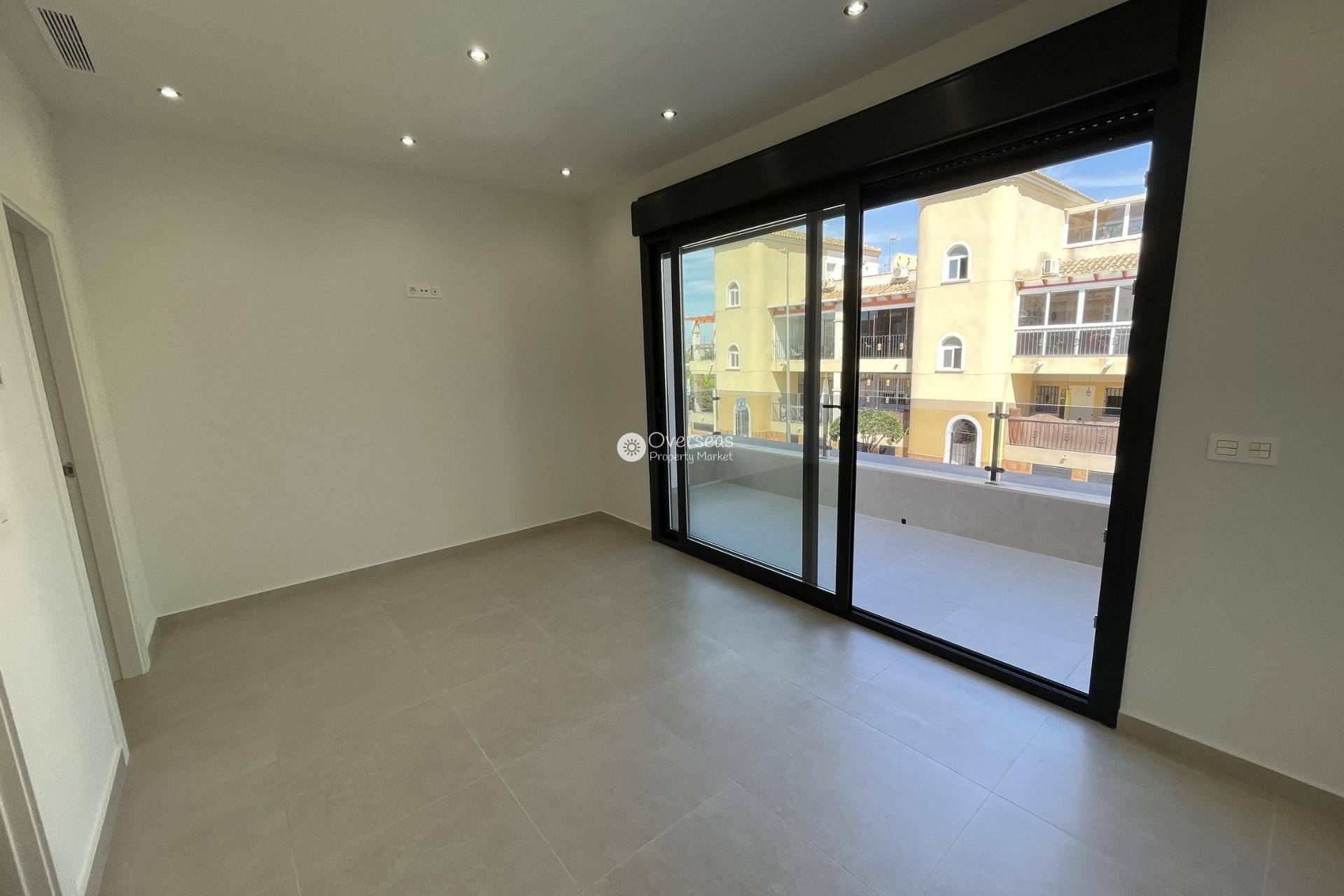 Obra nueva - Villa -
Almoradi