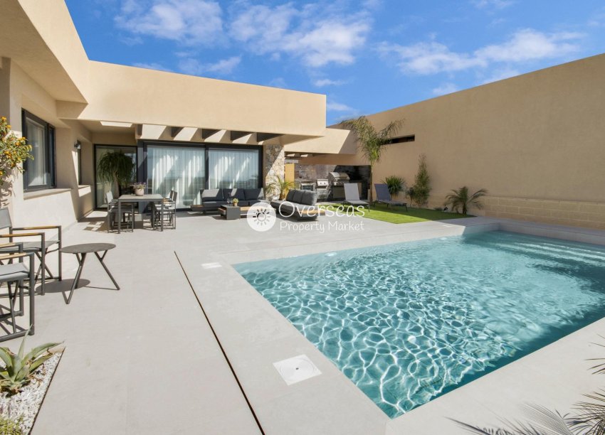 Obra nueva - Villa -
Baños y Mendigo