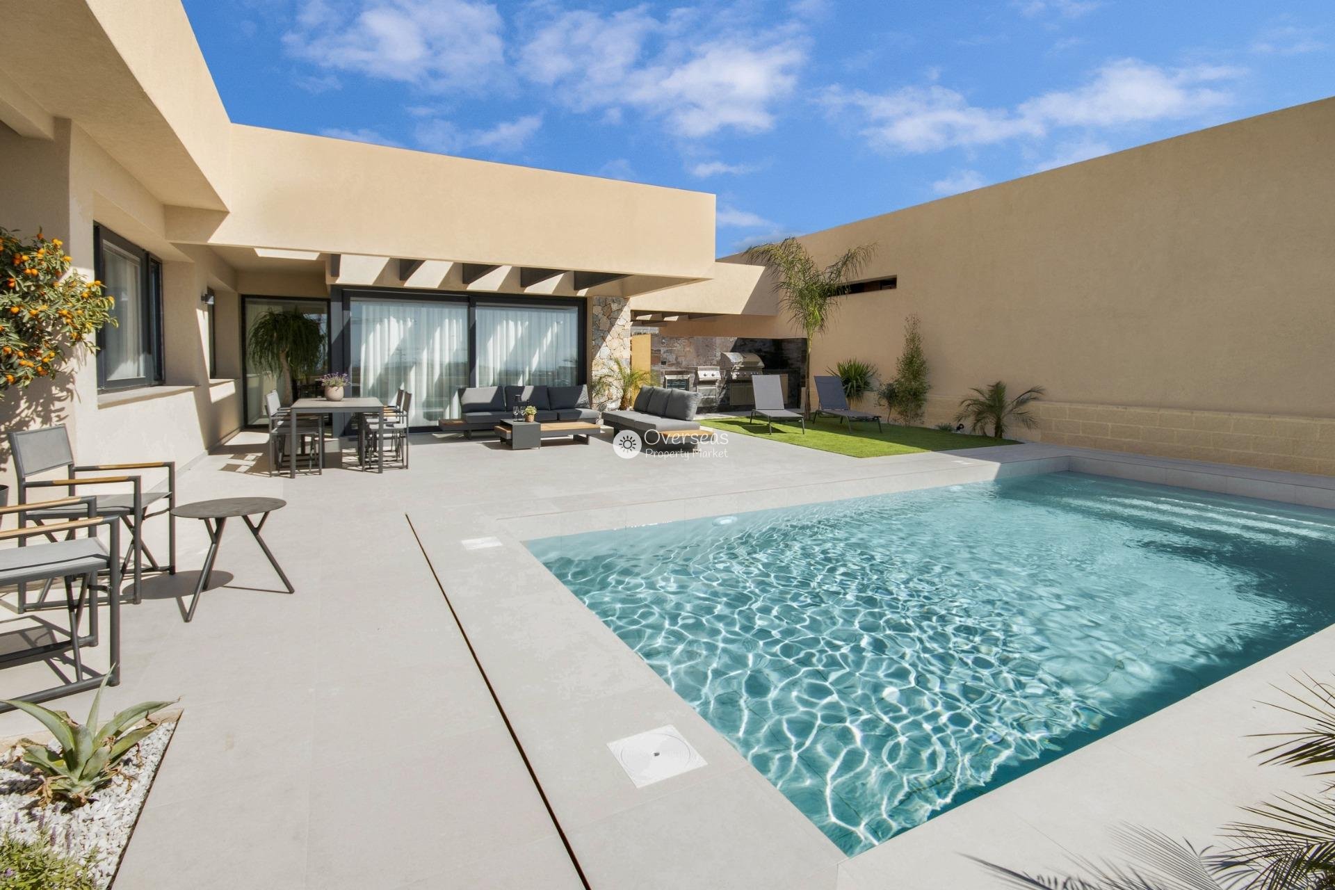 Obra nueva - Villa -
Baños y Mendigo