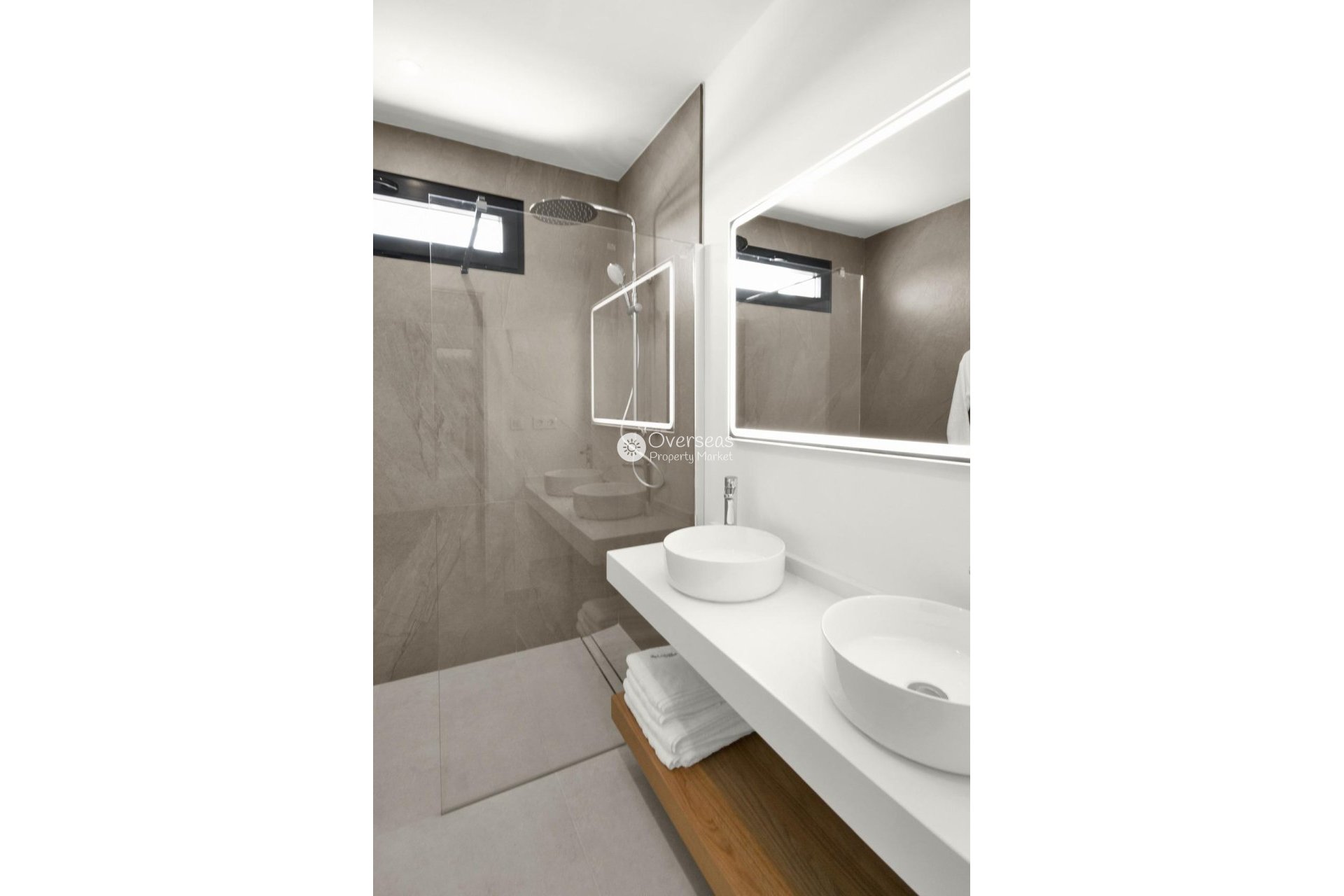 Obra nueva - Villa -
Baños y Mendigo