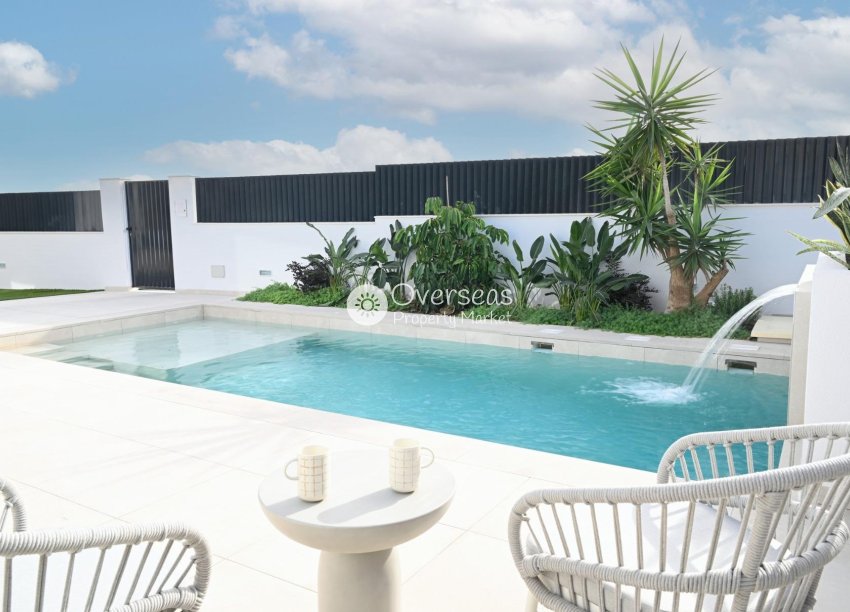 Obra nueva - Villa -
Baños y Mendigo