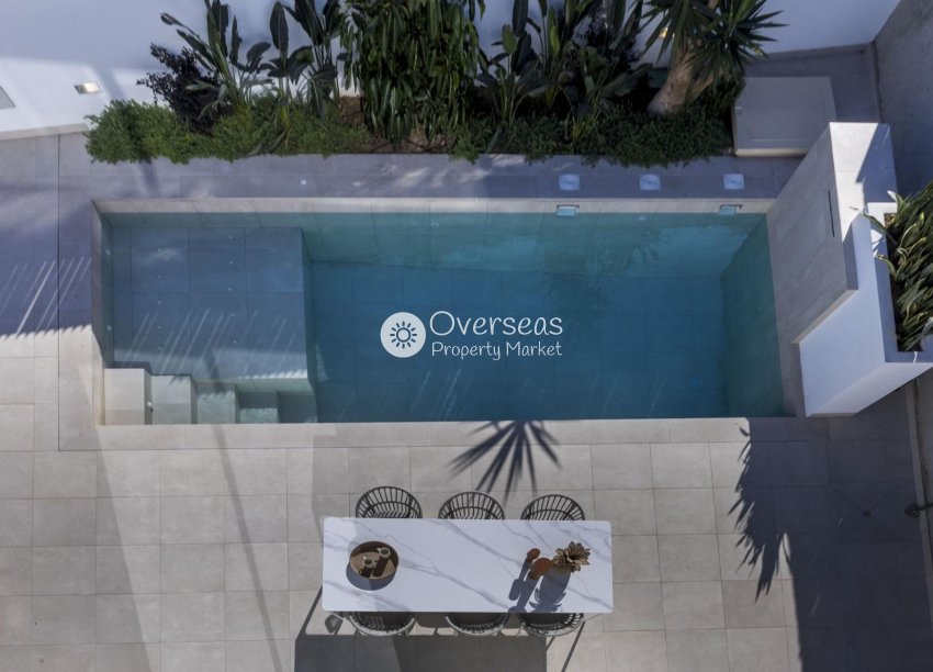 Obra nueva - Villa -
Baños y Mendigo