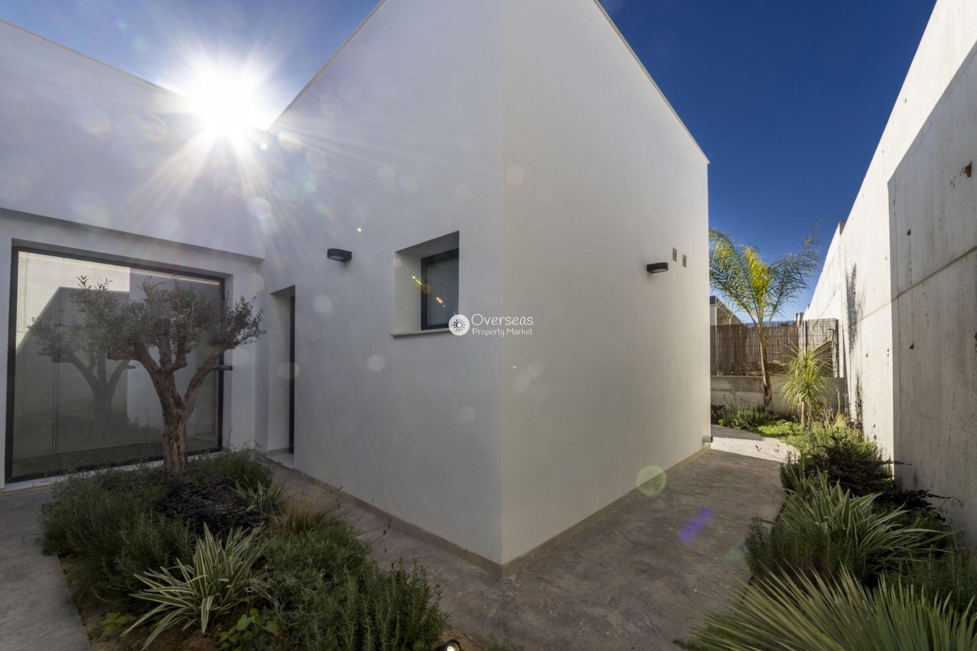 Obra nueva - Villa -
Baños y Mendigo