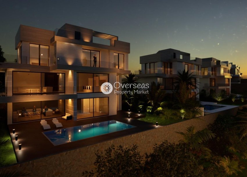 Obra nueva - Villa -
Estepona