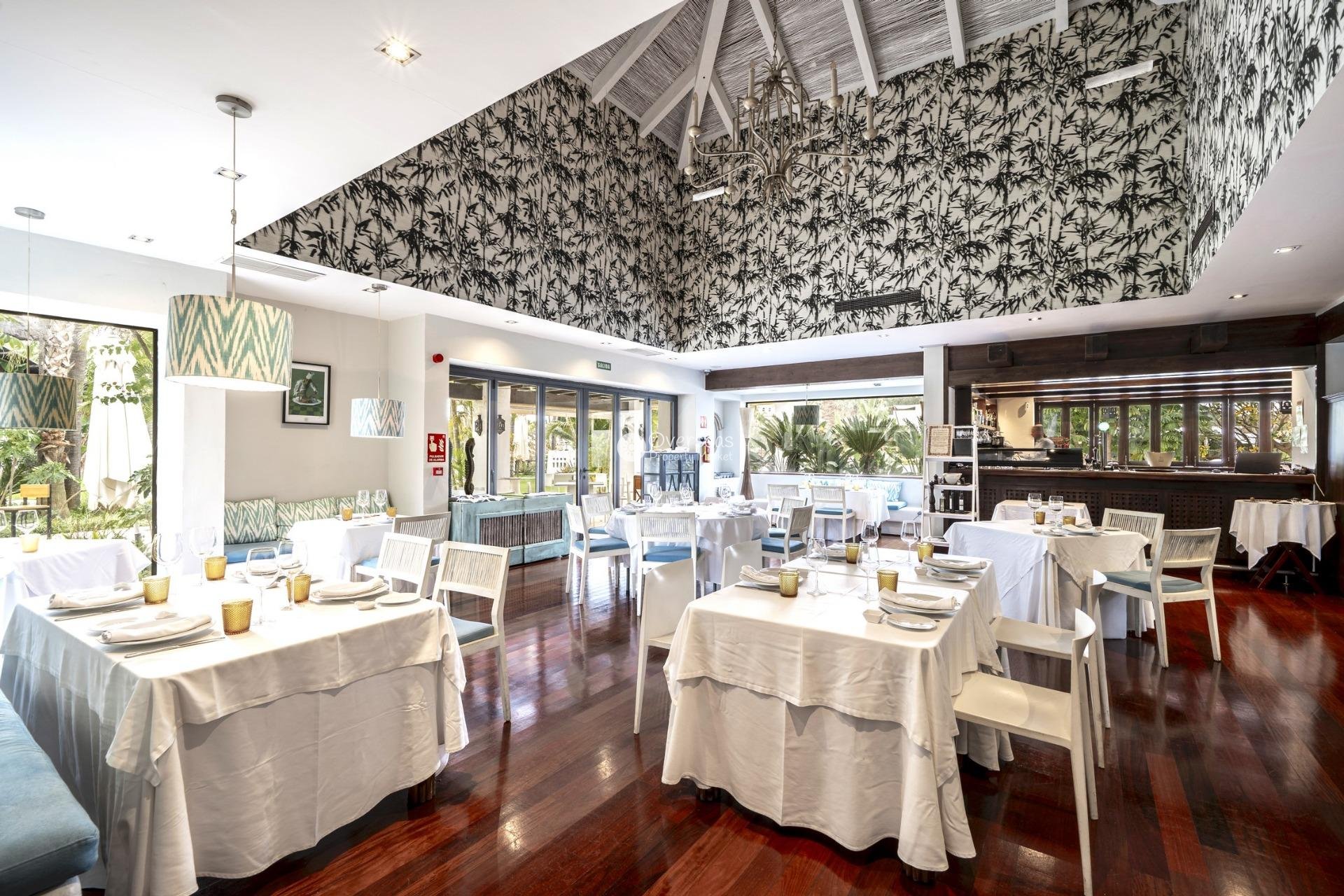 Obra nueva - Villa -
Estepona