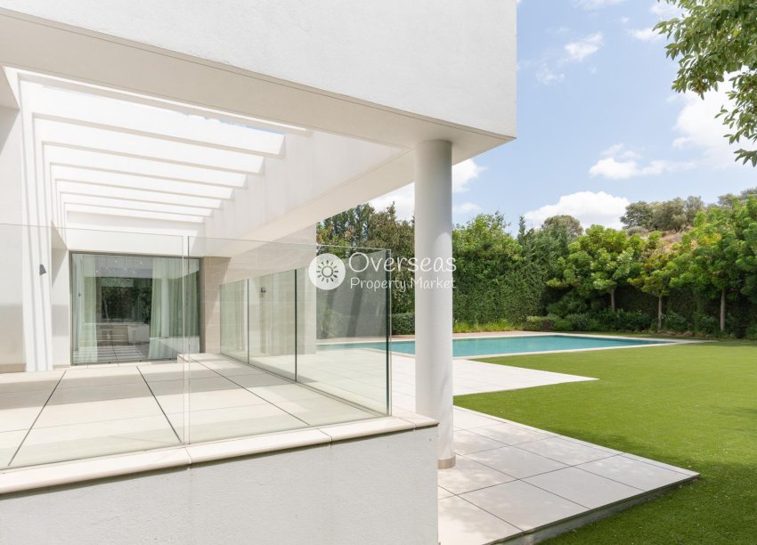 Obra nueva - Villa -
Estepona
