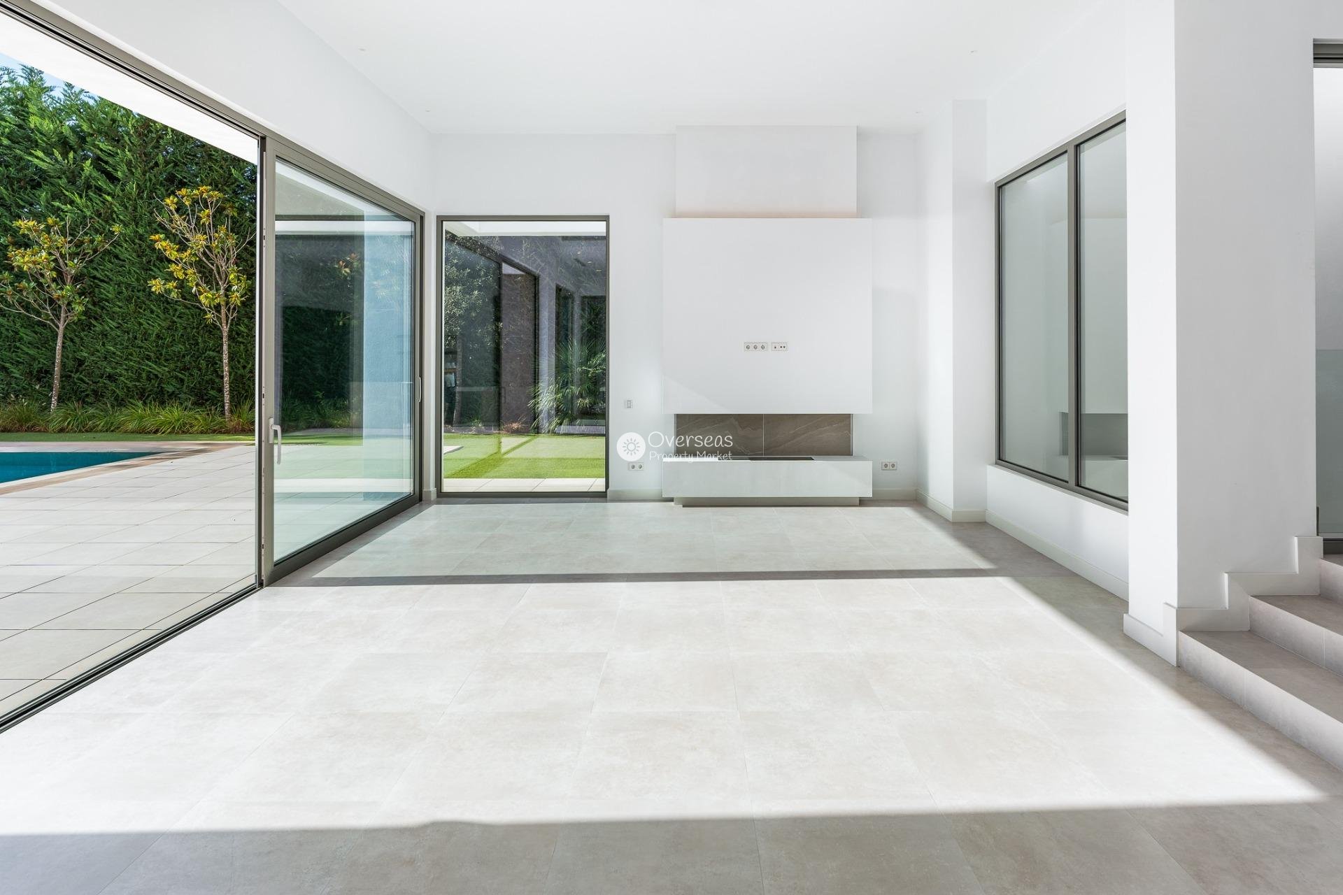 Obra nueva - Villa -
Estepona