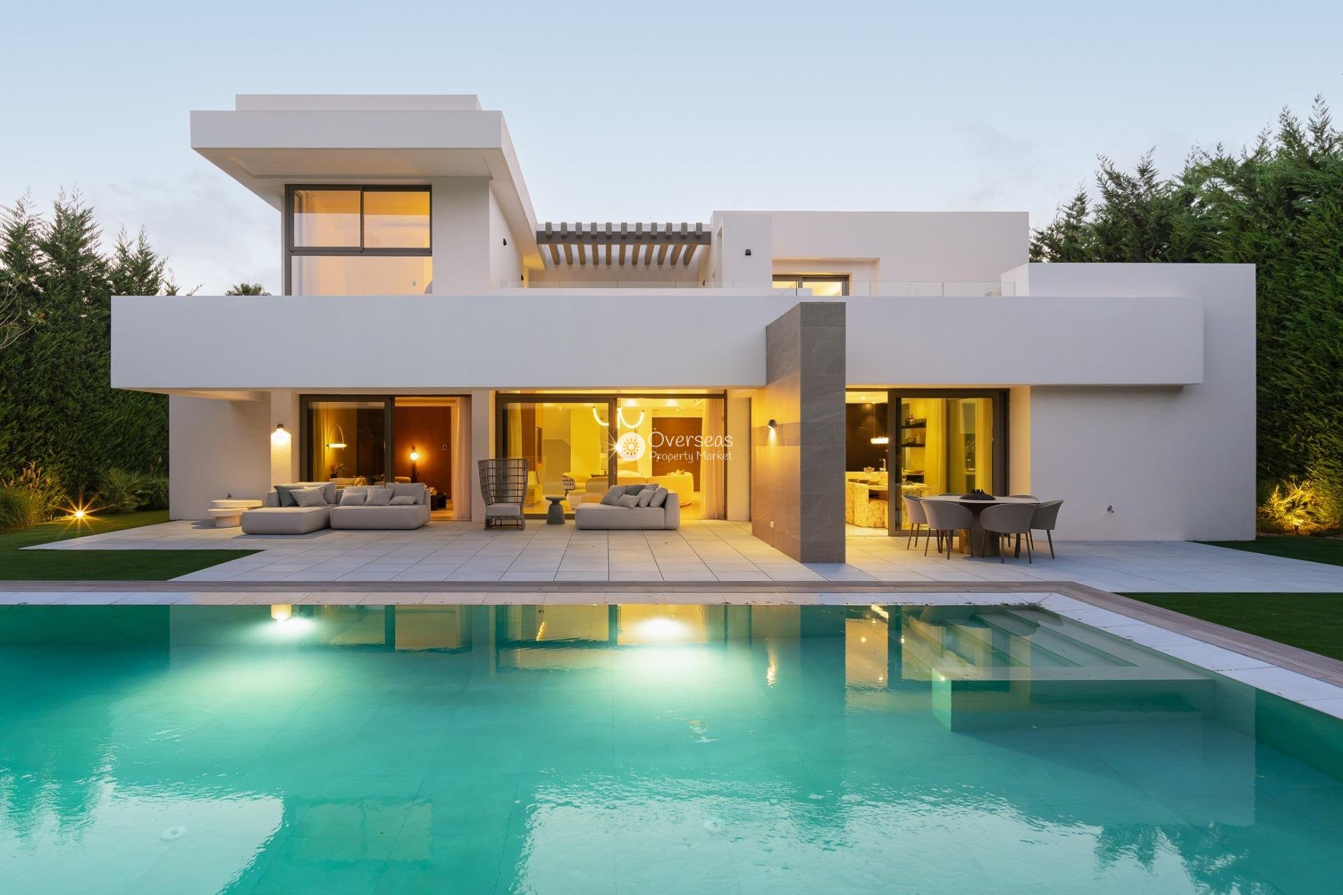 Obra nueva - Villa -
Estepona