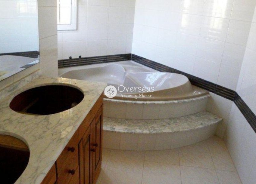 Obra nueva - Villa -
La Manga del Mar Menor